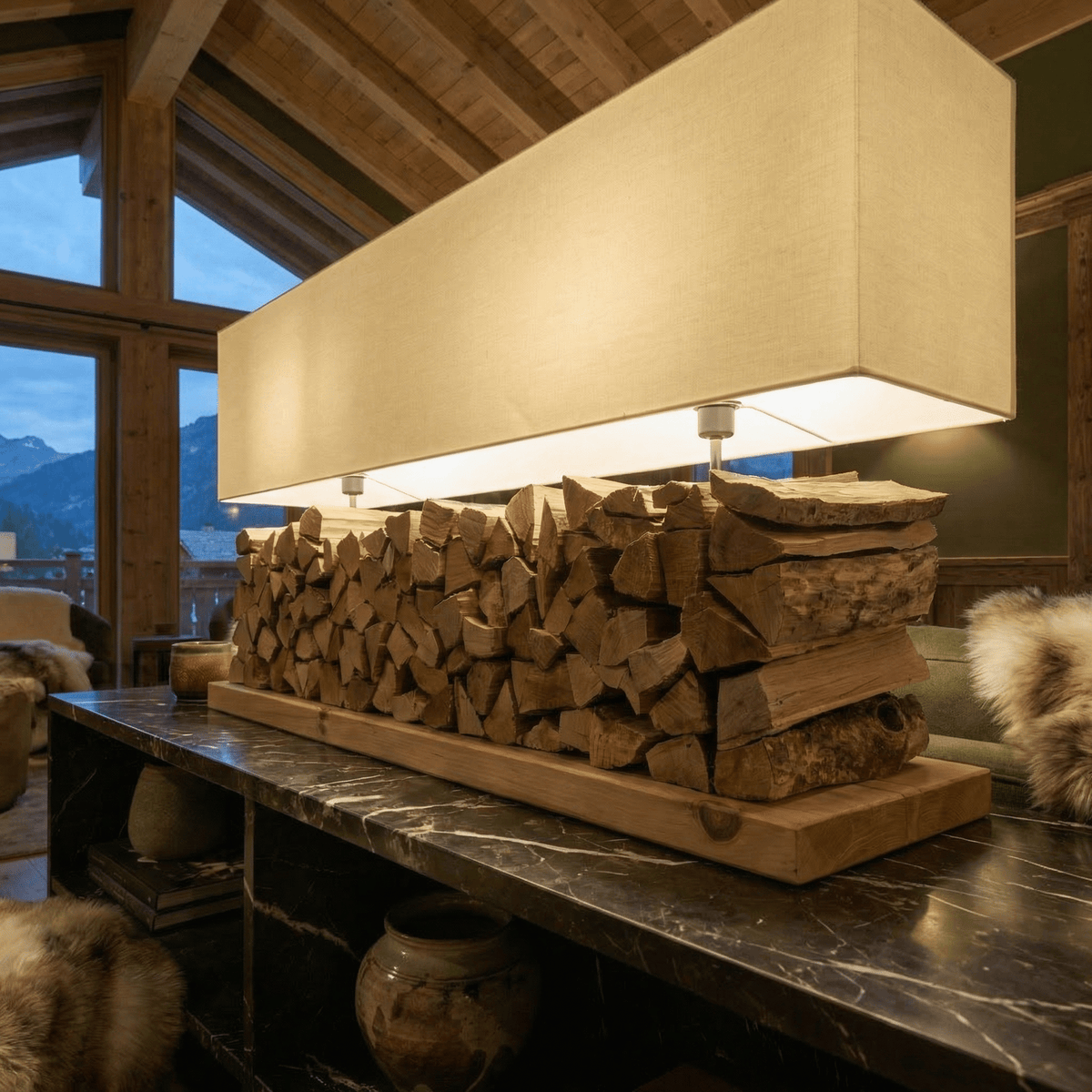 Massivholz – Lampe Seitenansicht, natürliche Maserung Eiche rustikal