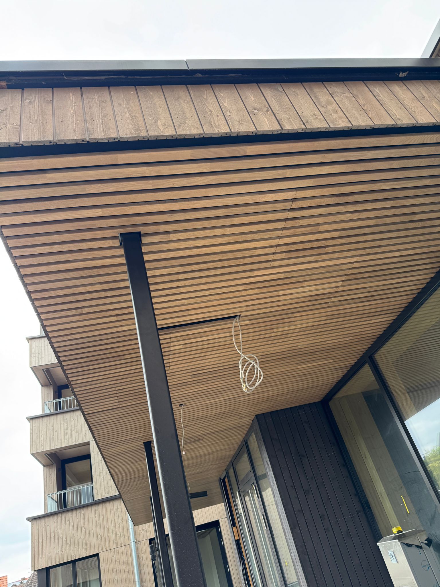 Massivholz-Akustikpaneele im Altersheim – LXRYWOOD Referenz